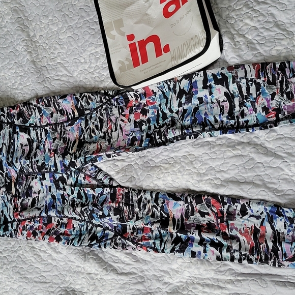 *Rare* Design Lululemon Fast and Free sz 8 - Picture 1 of 3